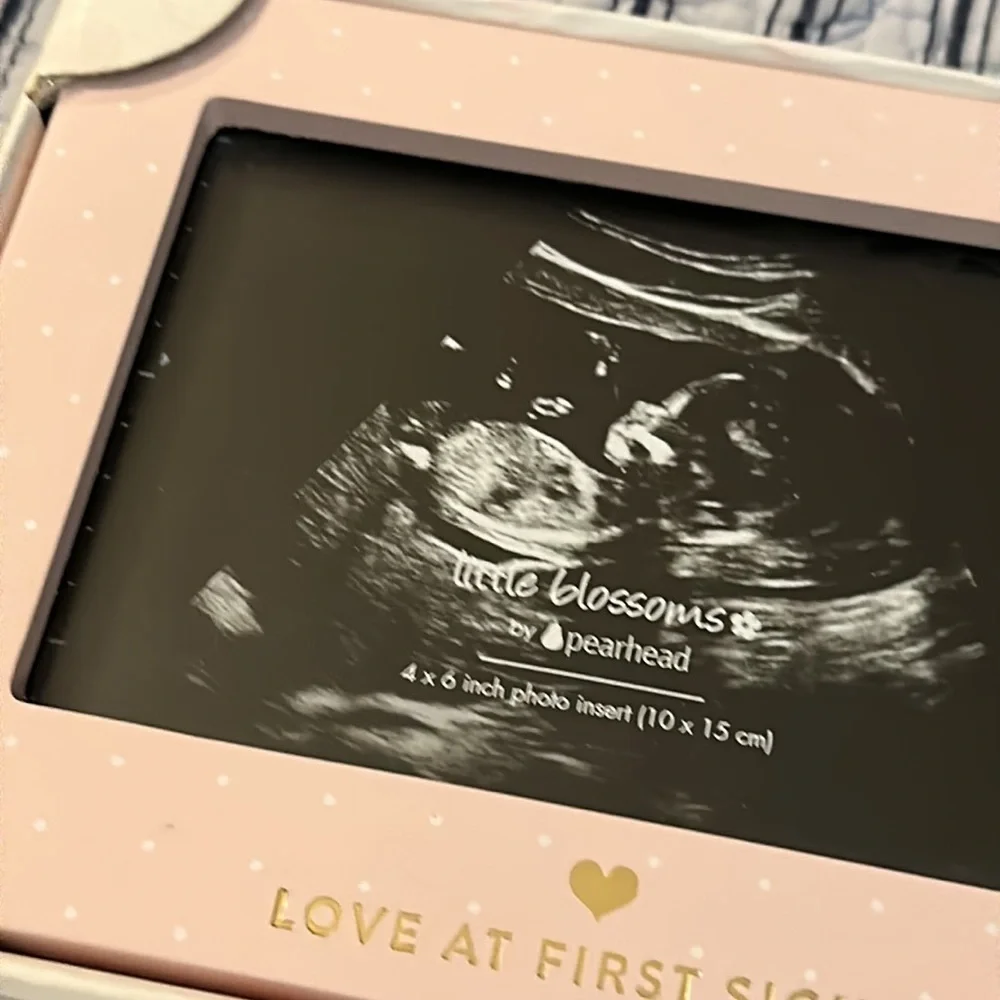 New in box Little Blossoms by Pearhead's sonogram frame